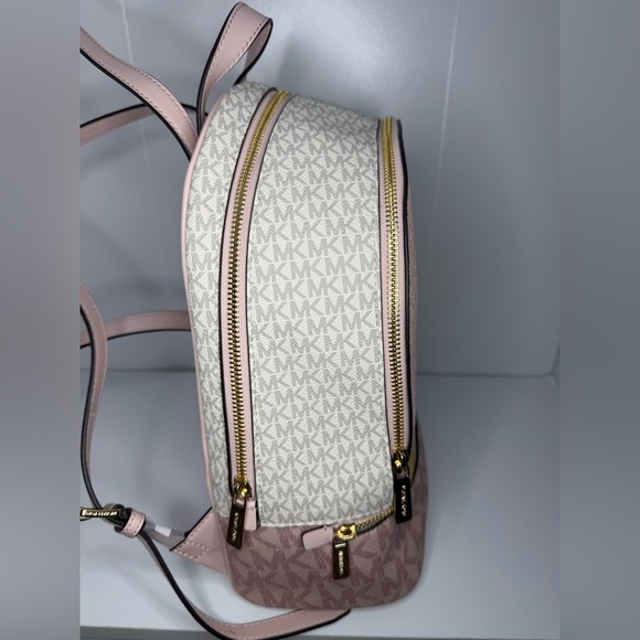 🤍💗Michael Kors Blush and Cream Logo Backpack💗🤍 - Picture 5 of 9